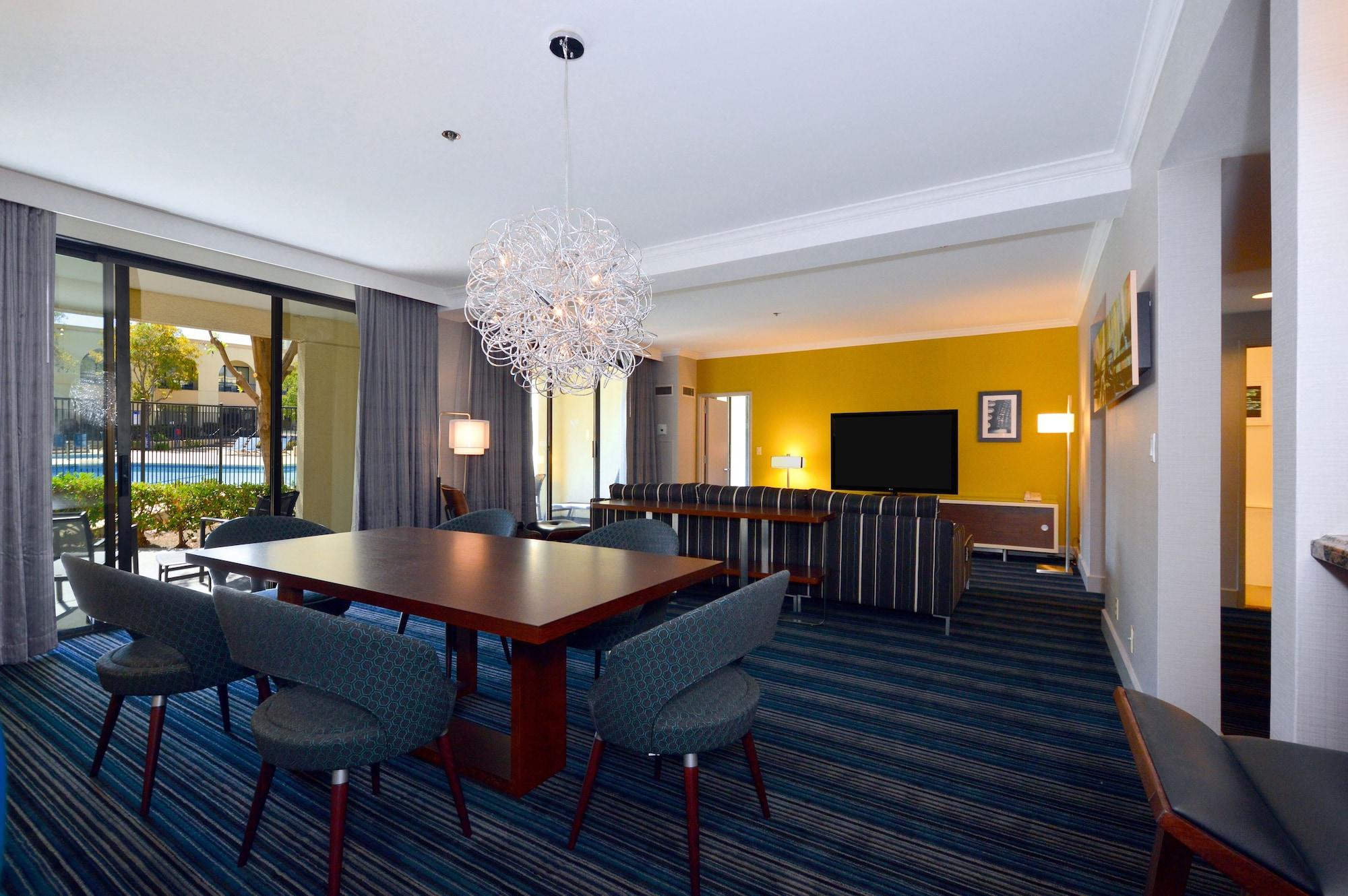 Doubletree By Hilton Newark-Fremont Hotell Exteriör bild
