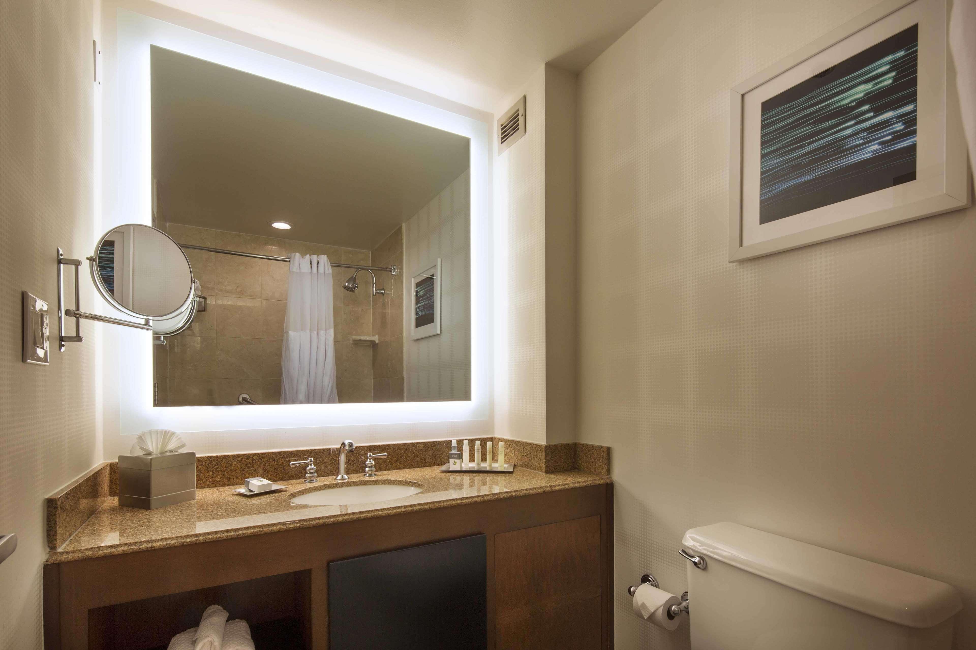 Doubletree By Hilton Newark-Fremont Hotell Exteriör bild