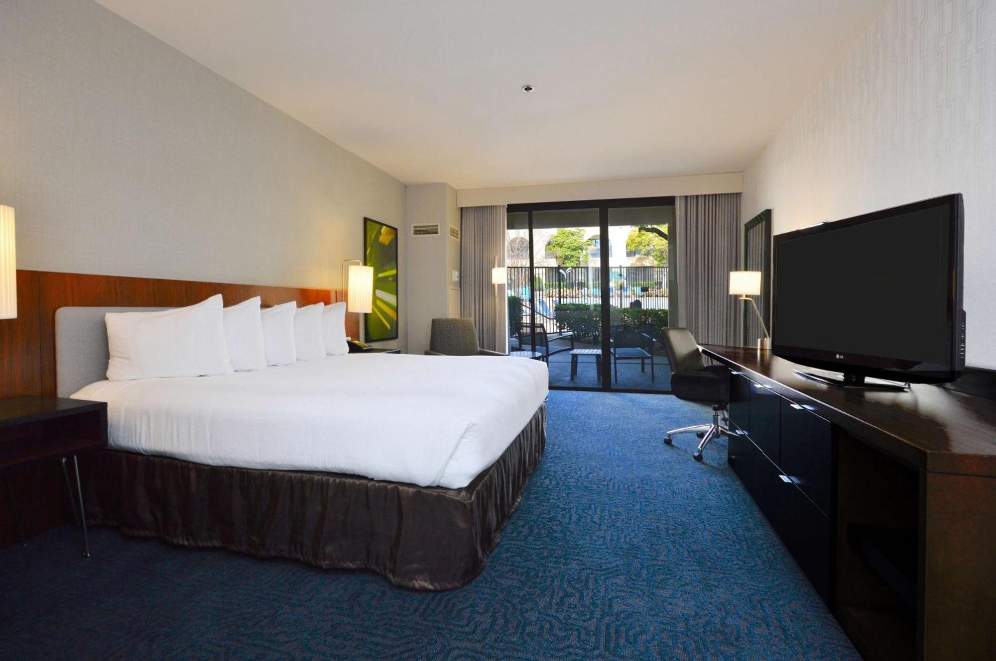 Doubletree By Hilton Newark-Fremont Hotell Exteriör bild