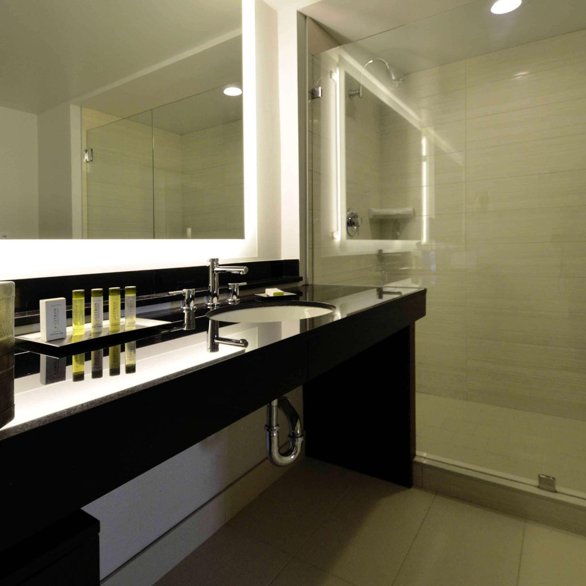 Doubletree By Hilton Newark-Fremont Hotell Exteriör bild