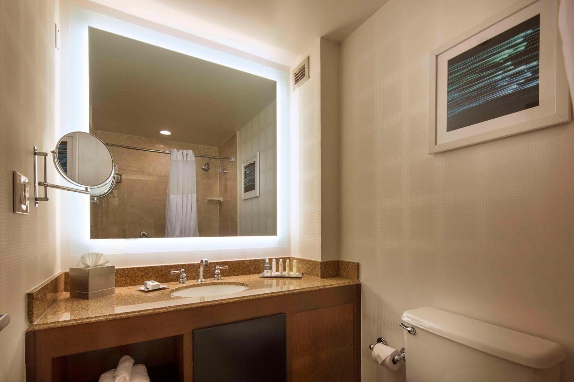 Doubletree By Hilton Newark-Fremont Hotell Exteriör bild