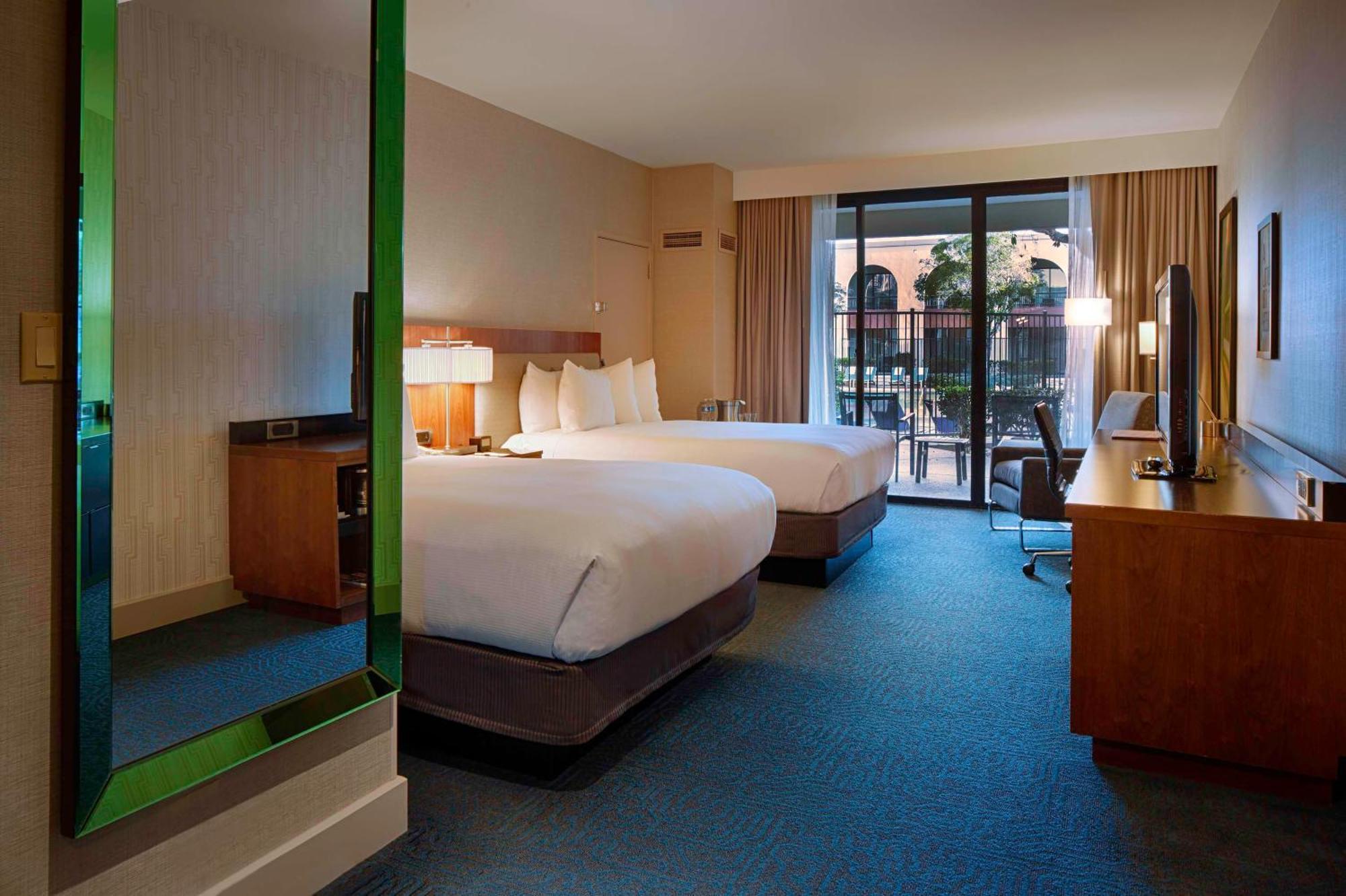 Doubletree By Hilton Newark-Fremont Hotell Exteriör bild
