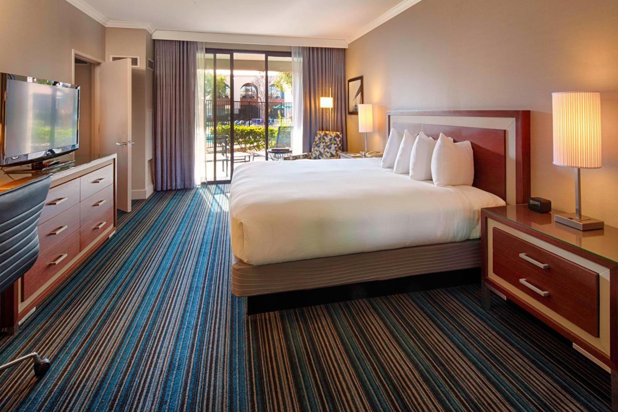 Doubletree By Hilton Newark-Fremont Hotell Exteriör bild