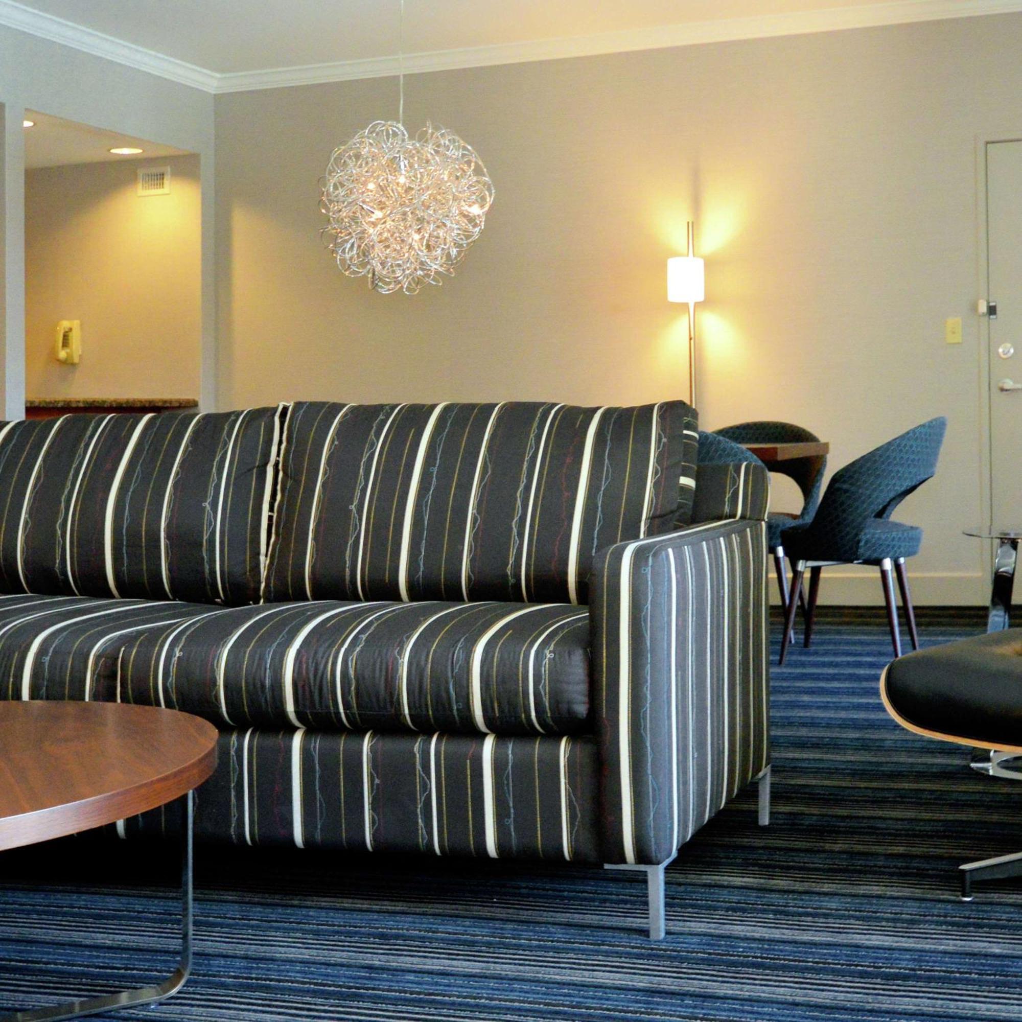 Doubletree By Hilton Newark-Fremont Hotell Exteriör bild