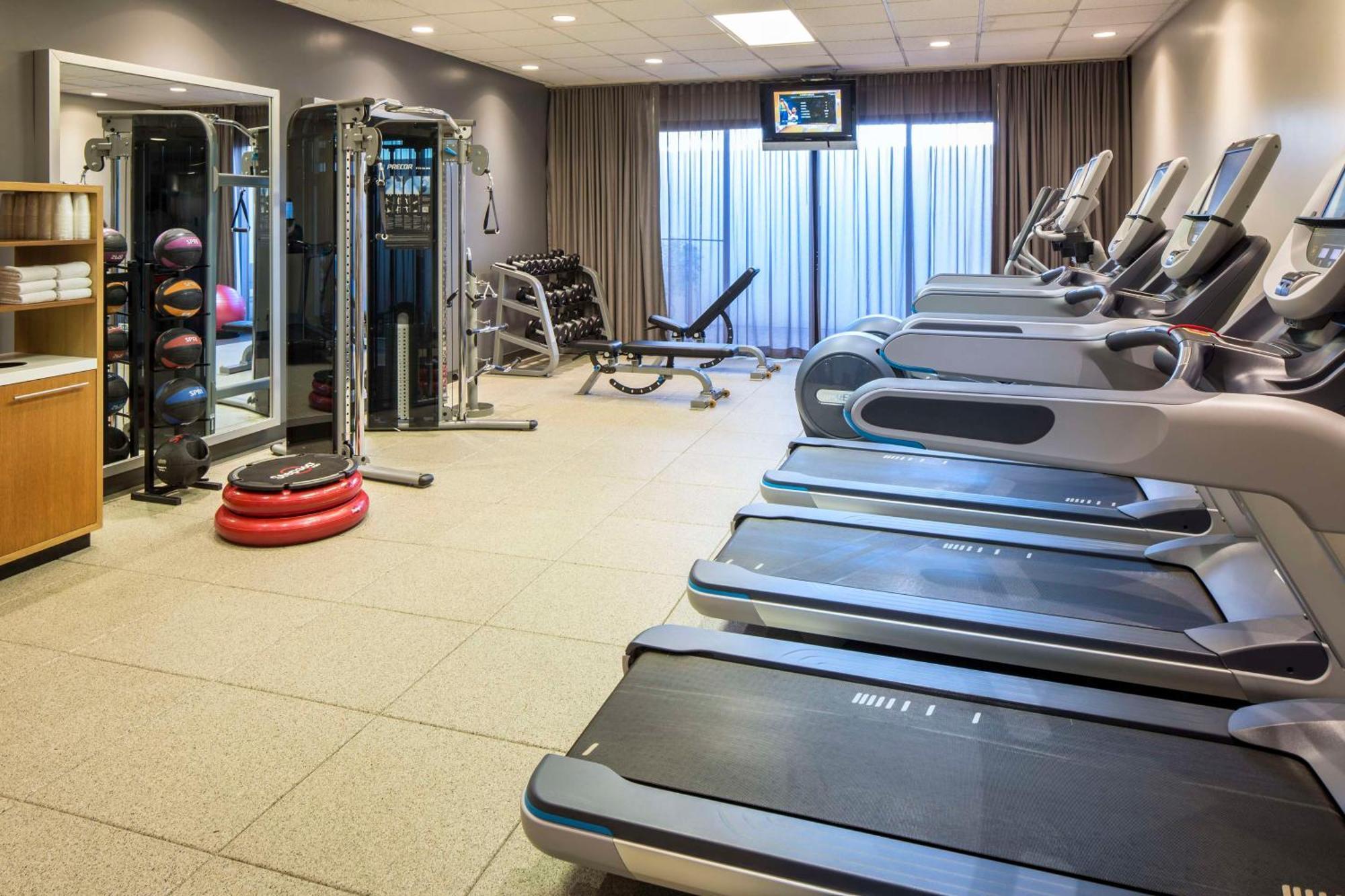 Doubletree By Hilton Newark-Fremont Hotell Exteriör bild